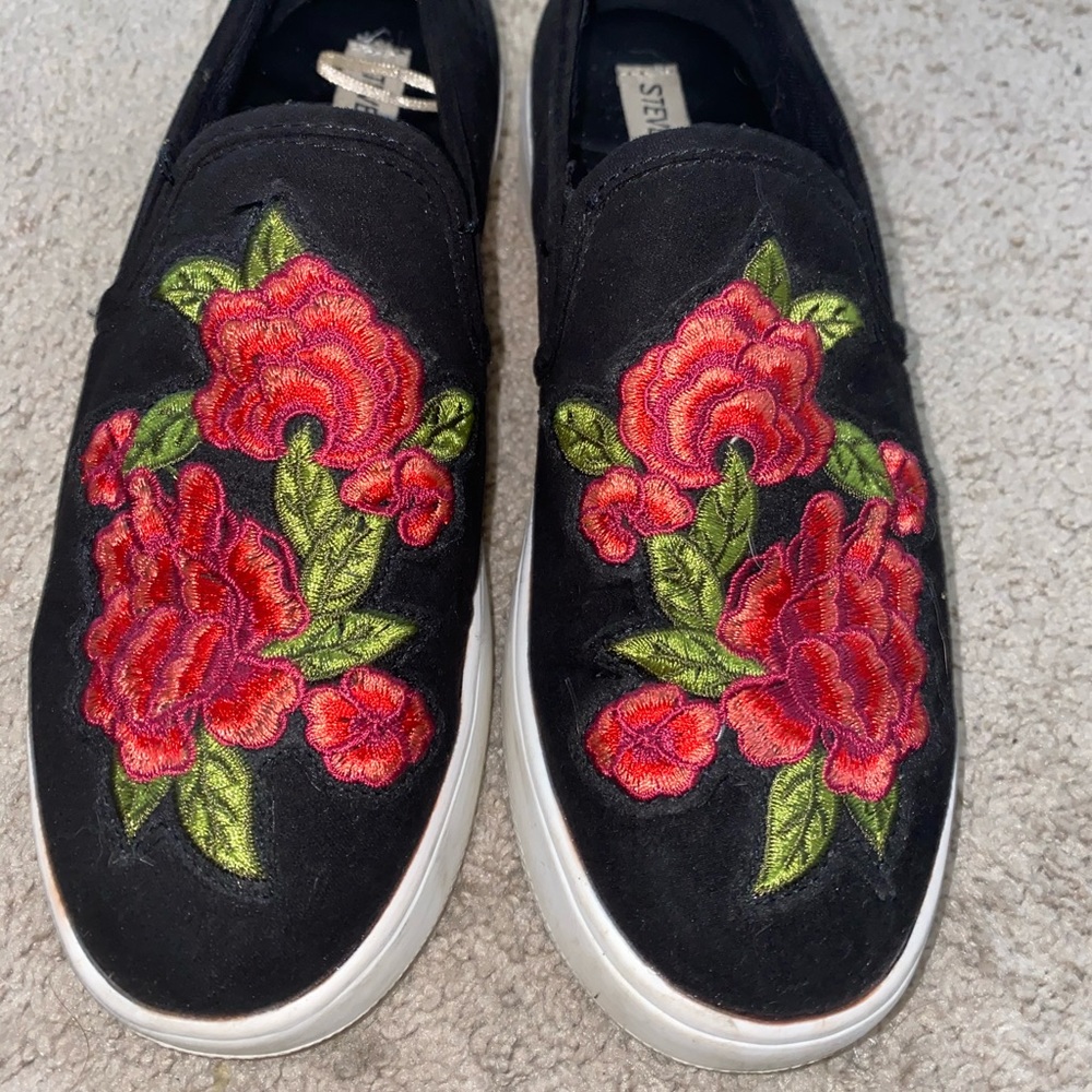 STEVE MADDEN ROSE EMBROIDERED SLIP ON SHOES